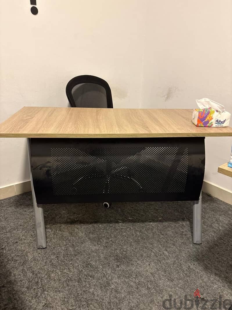Office Desks and chairs 3