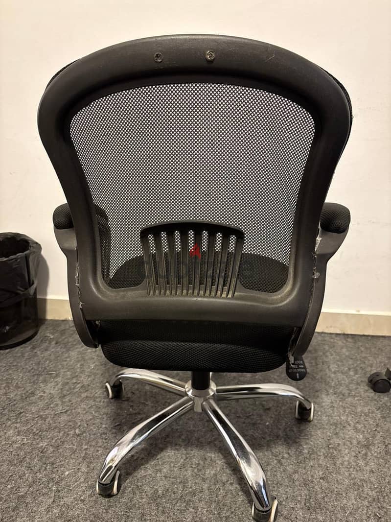Office Desks and chairs 4