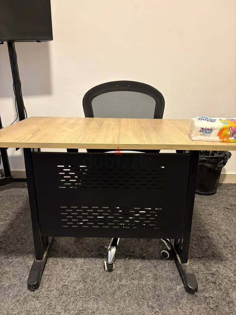 Office Desks and chairs 5