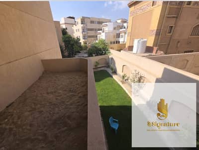 Apartment for sale with a large area, unfinished, in a prime location in the First District of Shorouk City. Immediate occupancy. Open view overlookin