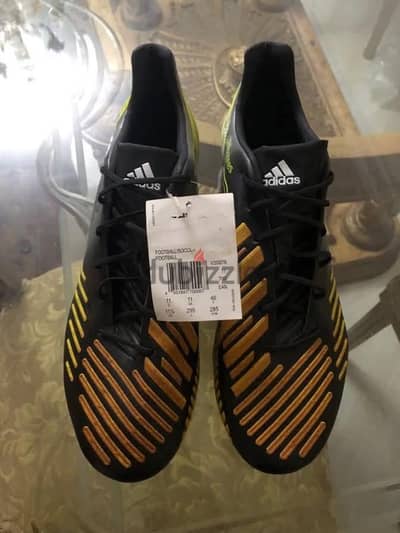حذاء رياضي