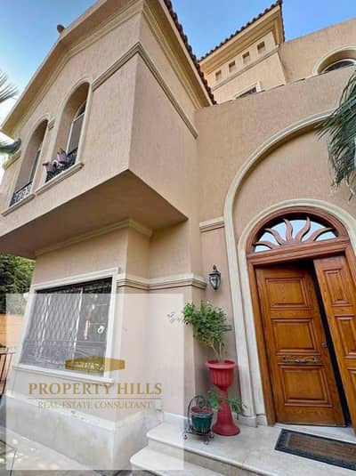 A distinctive villa in the entrance of Al-Shorouk 2 in front of the open air mall, surrounded by La Vista for 14 million cash.