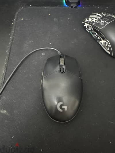 ماوس لوجتيك g 102 حاله جيده بسعر ممتاز استخدام شهرين
