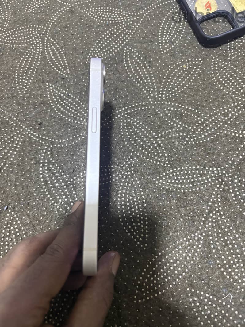 آبل - آيفون 13 4