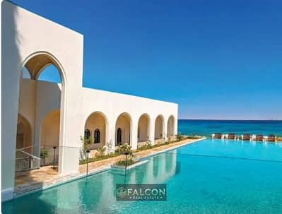 3BR beachfront chalet, special price, VIP finish, fully equipped with ACs, for sale in Modon Une Ras El Hekma, near Mountain View, Ogami, Hacienda