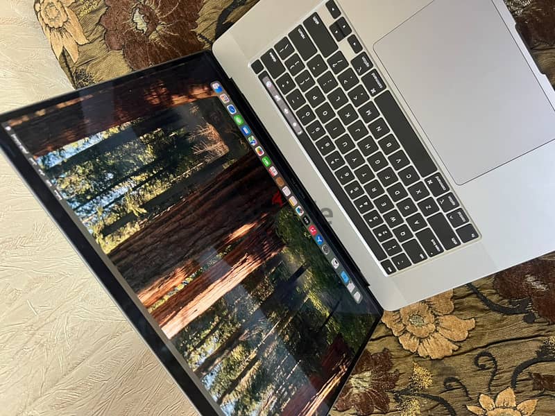 Macbook pro 2019 16 inch touchbar like new 2