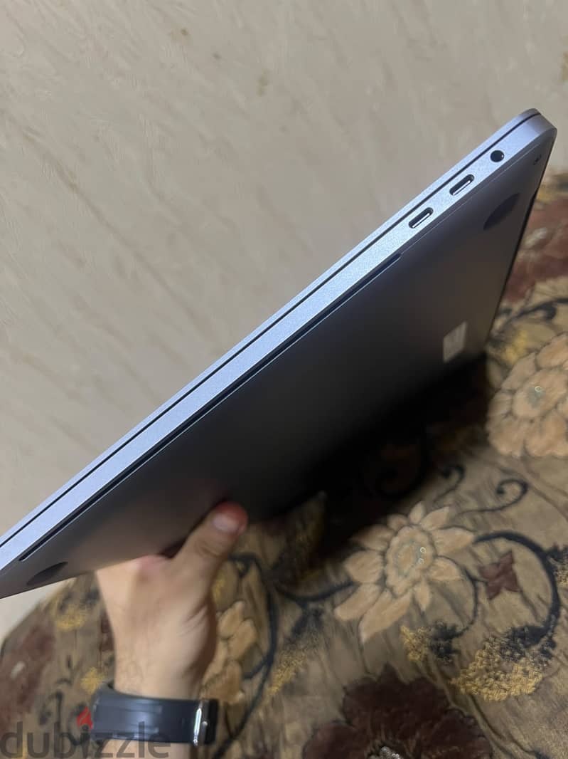 Macbook pro 2019 16 inch touchbar like new 4