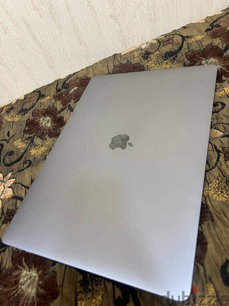 Macbook pro 2019 16 inch touchbar like new 6