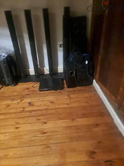 LG and DOB 7 speqckers 2 sunwofeer 1 dvd350000