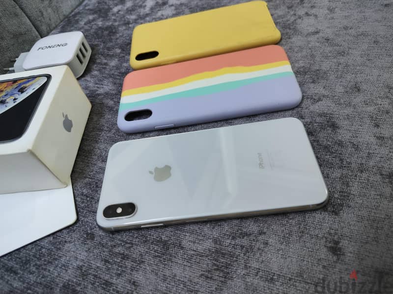 Apple - iPhone XS Max 4