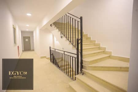 Apartment 140m for sale immediate receipt in the most prestigious compound with integrated services and facilities directly on the tourist promenade