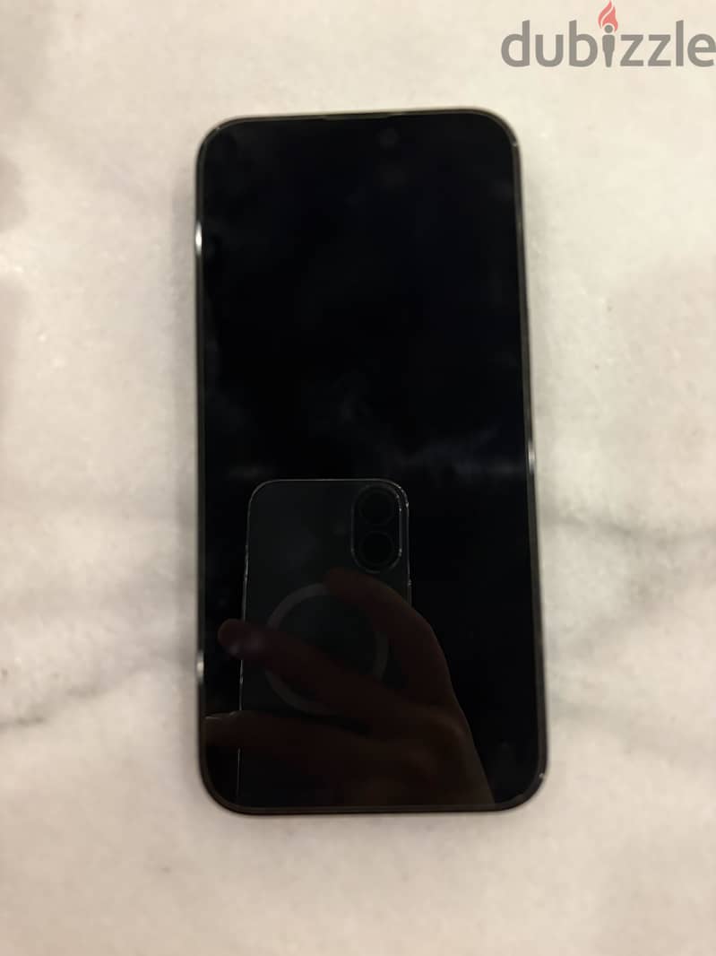 iPhone 15 Pro Max : battery 90% , storage 256gb 1
