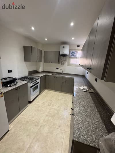 Furnished apartment for rent in Zahraa El Maadi, Madinat El Mi'raj, area of 165m consisting of 3 rooms - 2 bathrooms - reception - kitchen - floor 3 without elevator - ultra finish