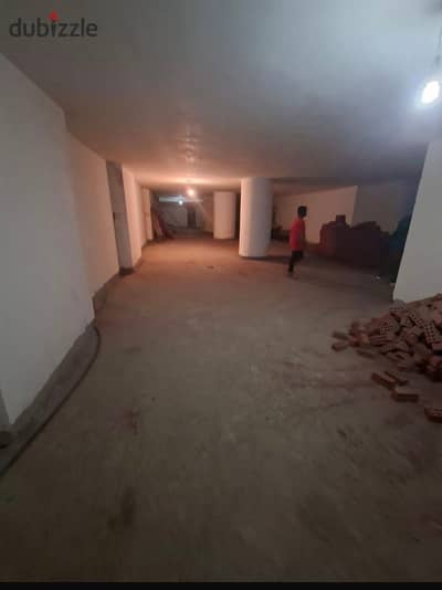 A distinguished exhibition space of 500 square meters for rent in Ghaly
