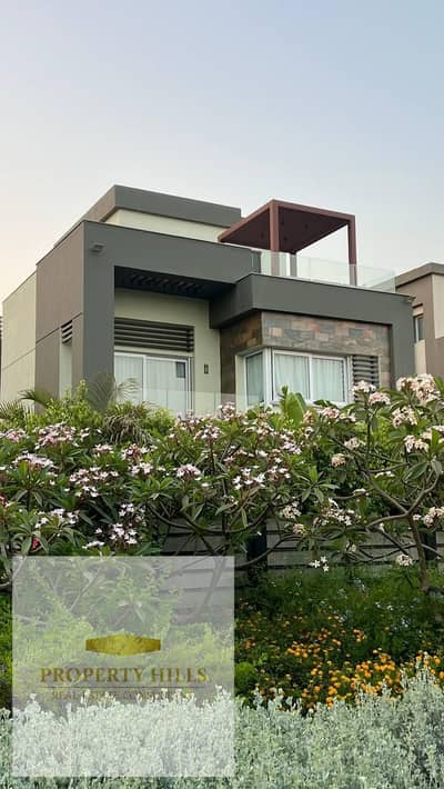 For Sale: 220 sqm Villa with a Lagoon View in Hyde Park New Cairo next to AUC 25% discount for a limited time!