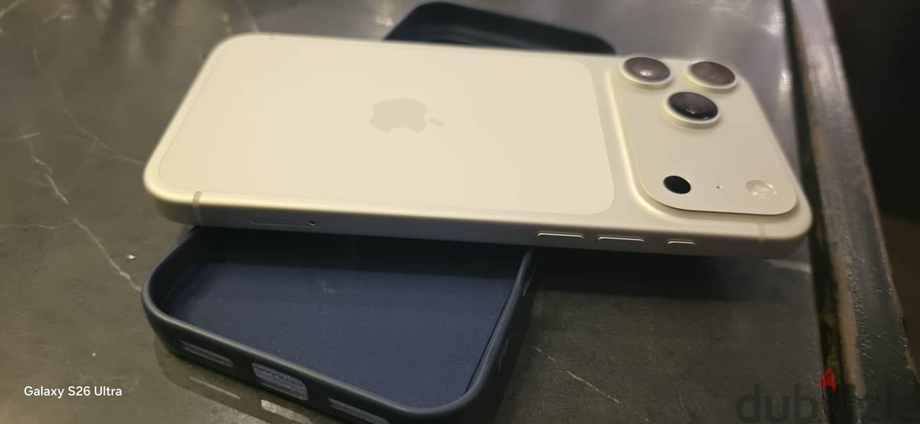 Apple - iPhone 17 Pro Max 1