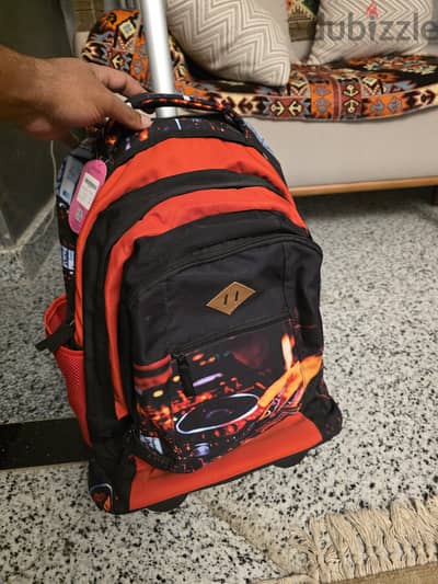 BRAND NEW  center point life style  STUDENT TROLLY PACKBACK