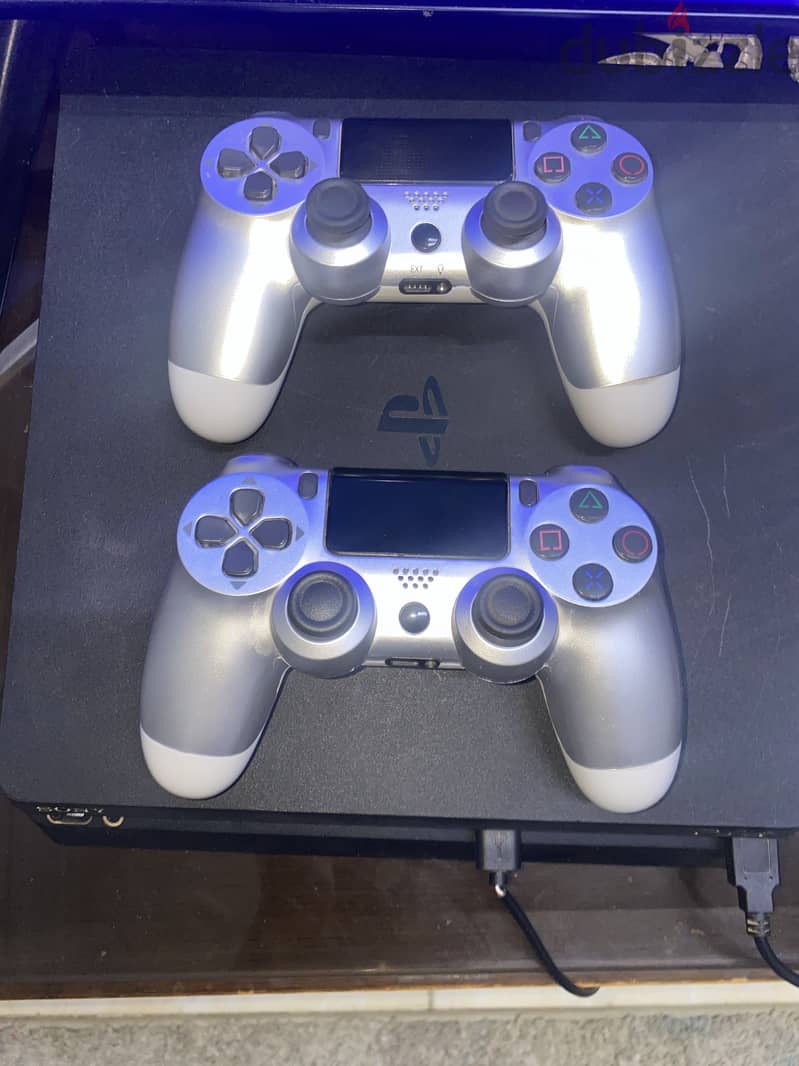PlayStation 4 slim Digital 3