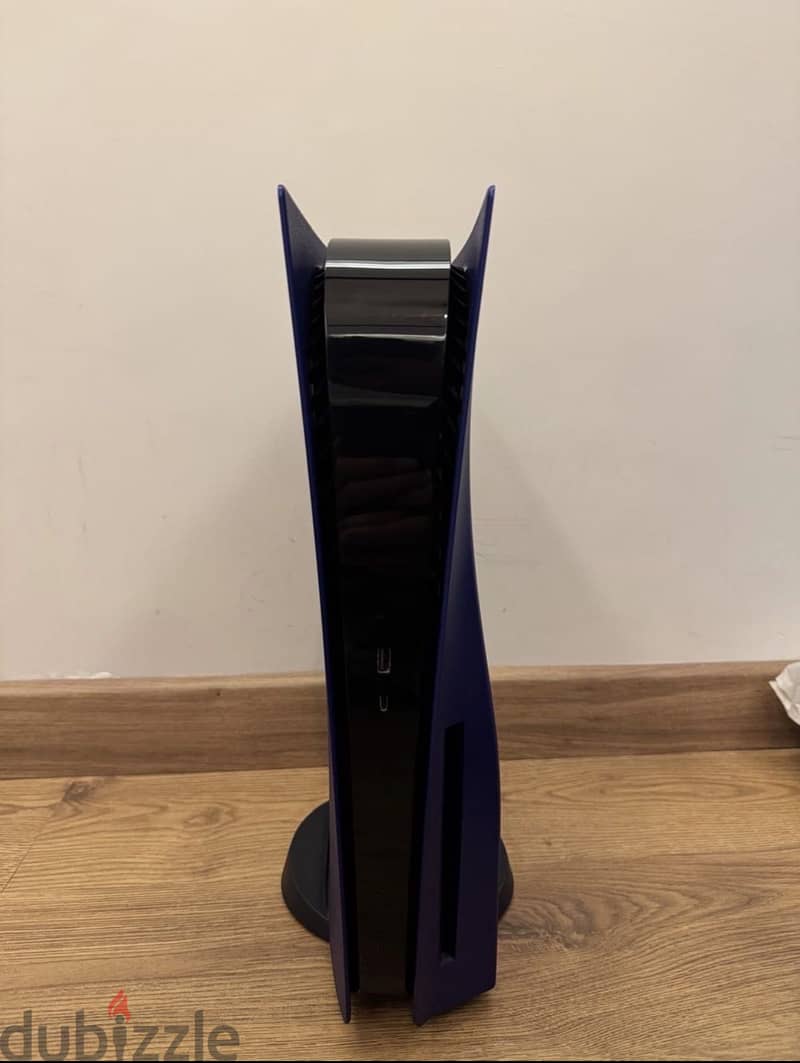 PlayStation 5 with purple covers and 1 controller. 4