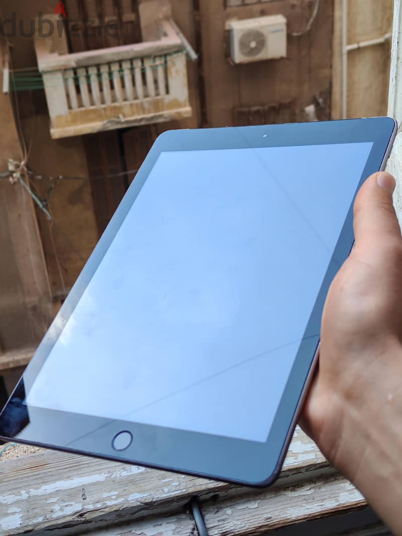 IPad 6th generation 128gb WIfi+Sim 9