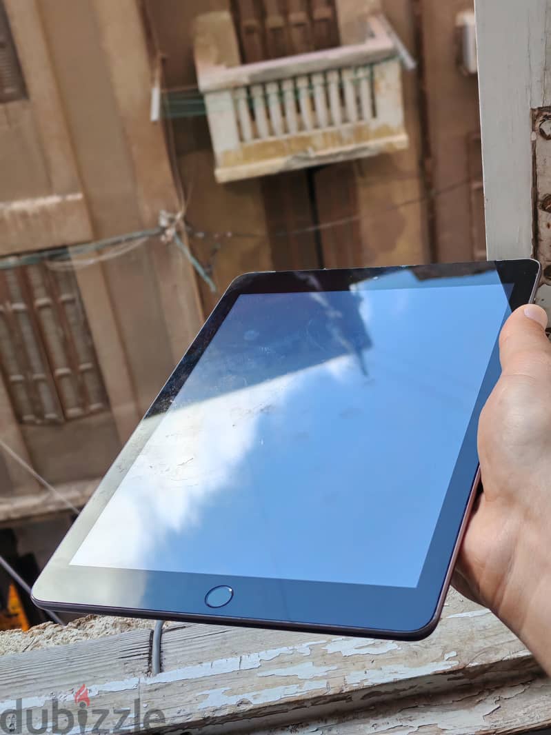 IPad 6th generation 128gb WIfi+Sim 9