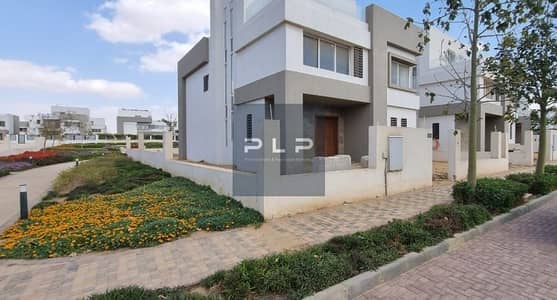 Ready To Move Resale Standalone Villa Prime Location in Hyde Park New Cairo