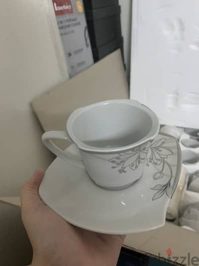 طقم صيني كامل ١٣١ قطعه