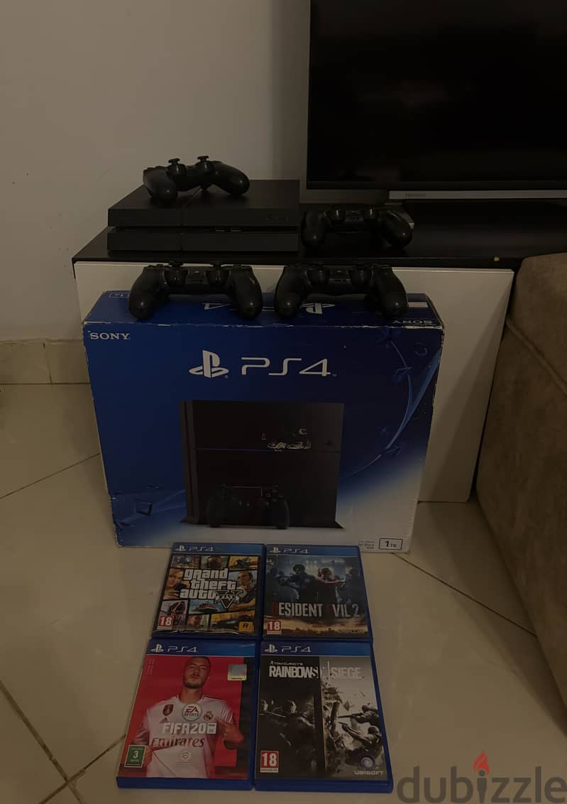 PS4 + Games + 4 Controllers – Excellent Condition 1