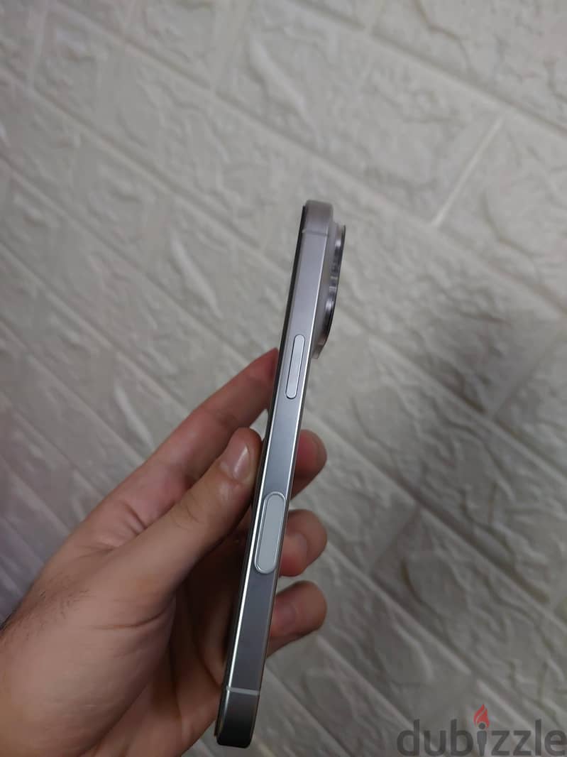 Apple - iPhone 16 Pro 3