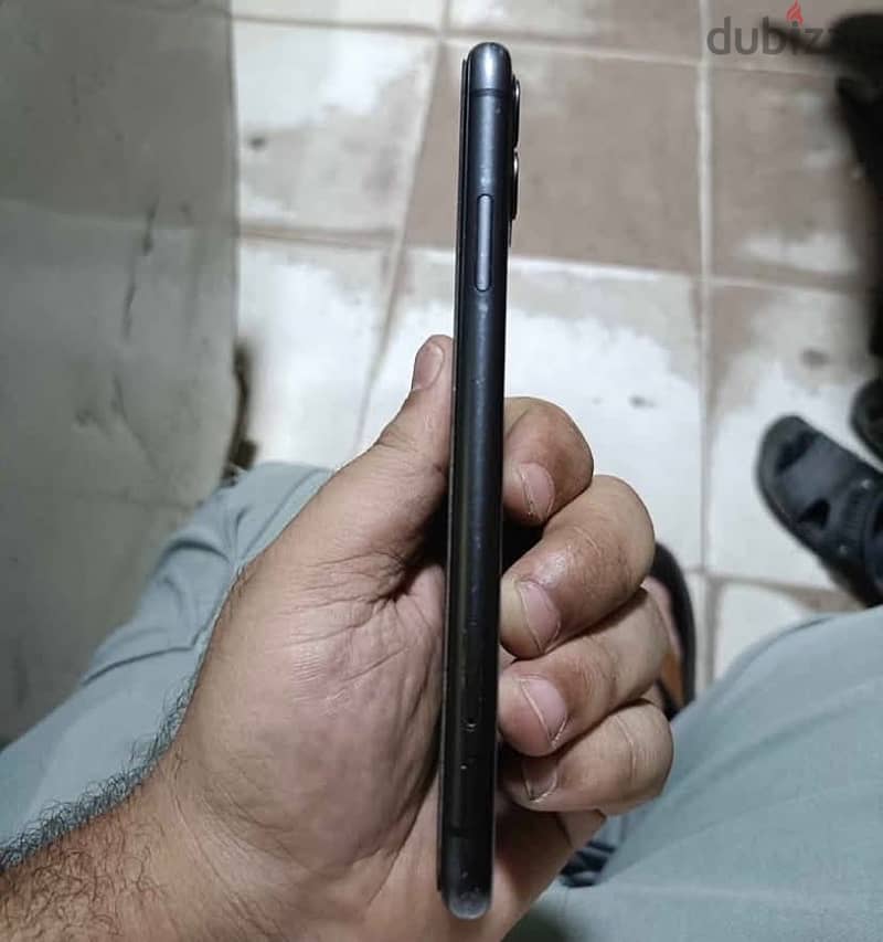 iPhone 11 128g Battery 75%. With box 2