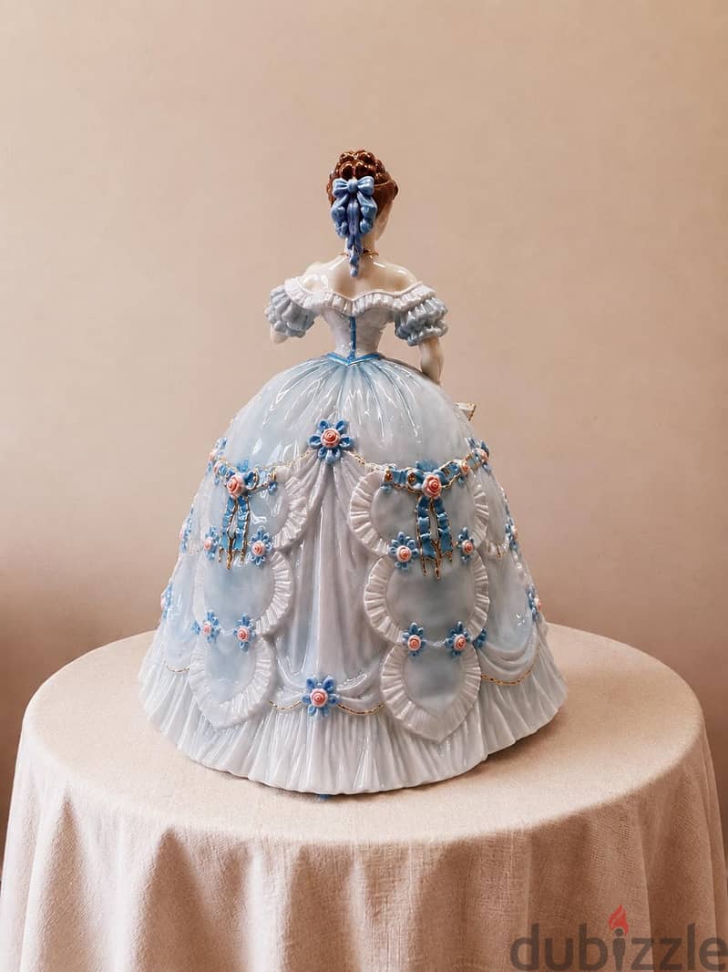 porcelain figurine 1