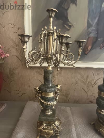 ساعة و ٢ شمعدان رخام اخضر  ونحاس