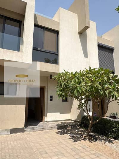 Last villa for sale at cash price in Al-Shorouk, Al-Brouj Compound, minutes from Cairo Airport and Madinaty, with a view of green areas