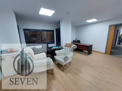 Administrative office for rent, 350 m², air-conditioned, ground floor, private entrance, prime location in New Maadi.