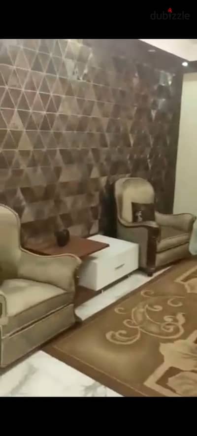 Fully furnished apartment for rent, fully air-conditioned, overlooking Tharwat Al-Maden Street, Gate of Khufu, suitable for families, long-term, negotiation available in case of seriousness, intermediaries are prohibited