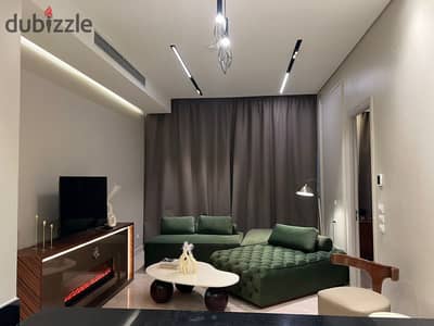 Luxury Ground Floor Apartment مفروشة بالكامل مع Private Garden وHotel Services للايجار في Al Jazi New Cairo مع Pool وGym وJacuzzi