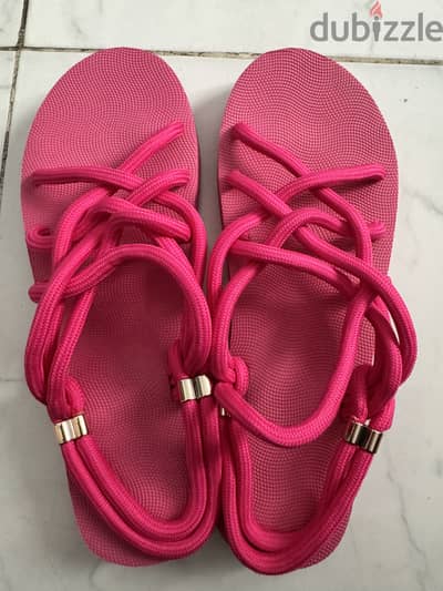 صندل حريمي Pink – مقاس 39 – استعمال مرتين فقط