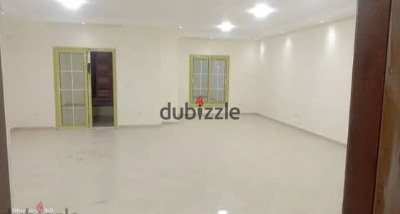 Super finishing apartment for rent in the northern expansions on the boulevard axis, direct third floor with elevator, suitable for families only, modern villa, excellent location, ten minutes from Al-Hosari Mosque, surrounded by all compounds and services.