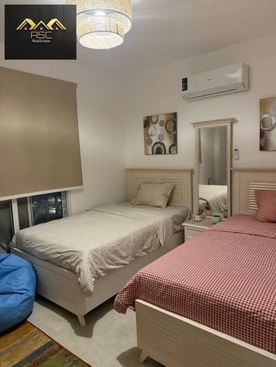Ground-floor chalet with a garden and 3 bedrooms—fully furnished and equipped with A/C units and appliances—at Mountain View Ras El Hekma. Area: 132 s