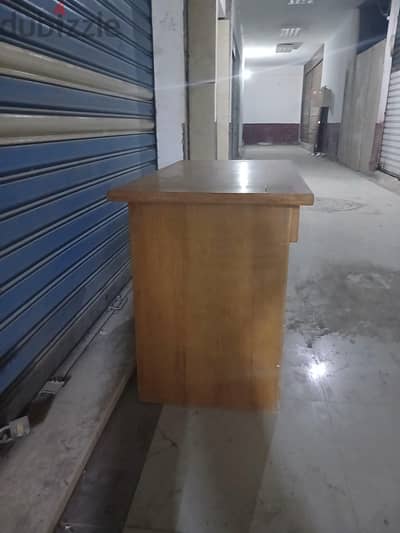 مكتب  للدراسة مستعمل