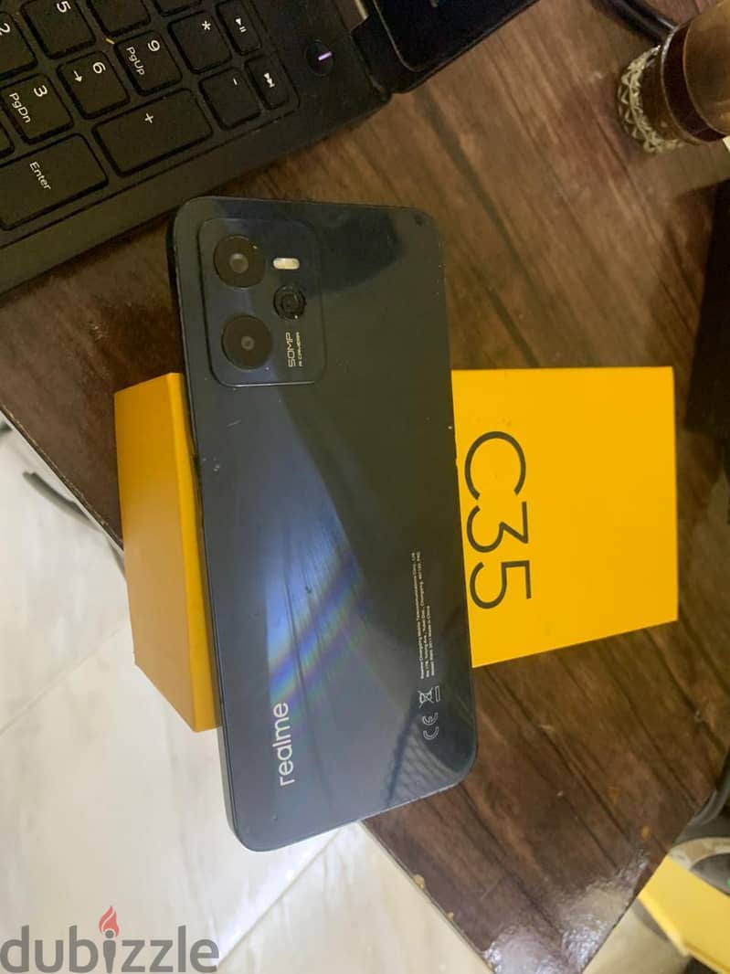 Realme C35 1