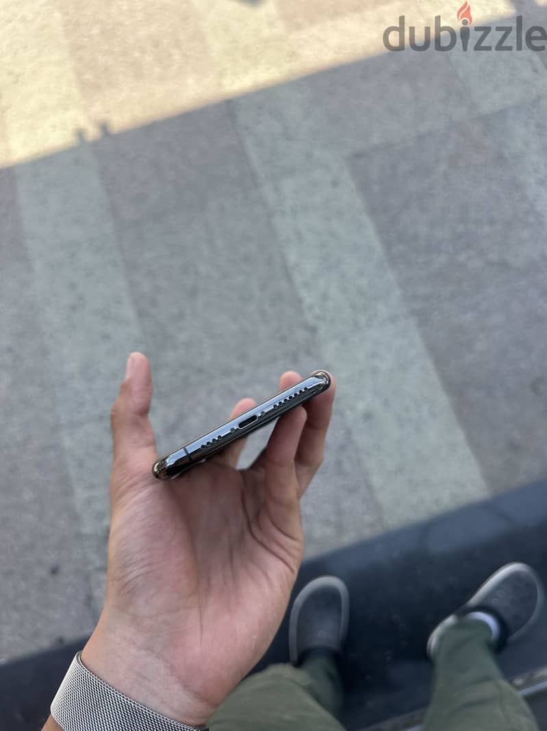 Apple - iPhone 11 Pro Max 2