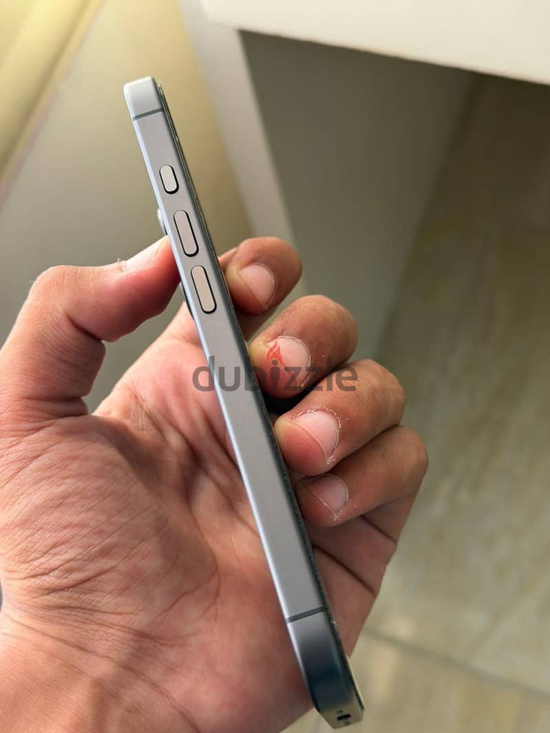 Apple - iPhone 17 4