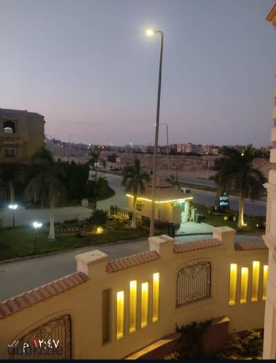 شقه دور تالت 4 غرف 4 حمام تشطيب مودرن