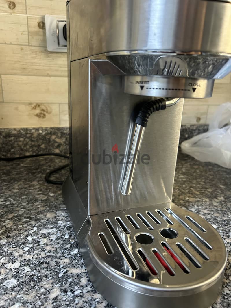 ماكينة إسبريسو ديلونجي DeLonghi استانلس بحالة ممتازة - جاهزة للاستخدام 5