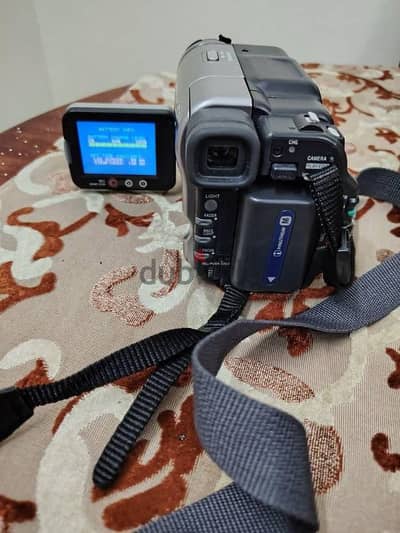 كاميرا سونى موديل 2004 جديدة بالكتالوج والشاحن وكل ملتزامتها