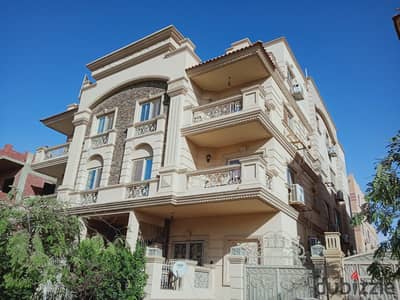شقة نصف روف للبيع بفيلات البنفسج  زوجى 200م