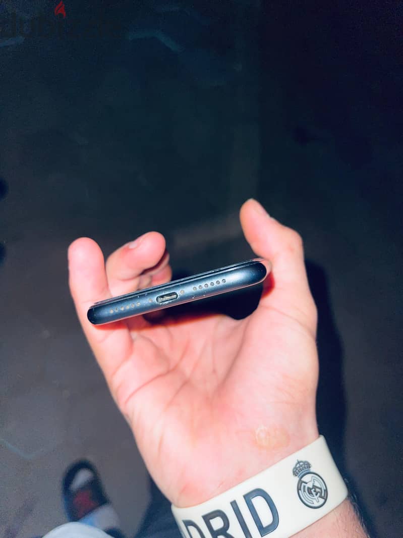 Apple - iPhone 11 5