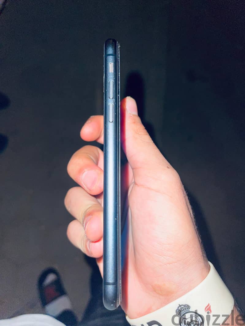 Apple - iPhone 11 8