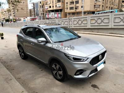 mg zs جنب يمين ودوران رفرف من الداخل 2024